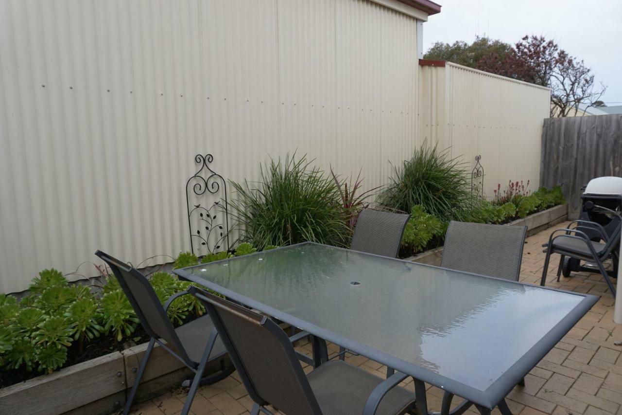 Ashmont Motel And Apartments Port Fairy Extérieur photo